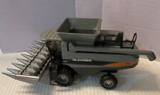Vintage Toy  Agco Gleaner A85 W Corn Head 124. Mint Condition. 070