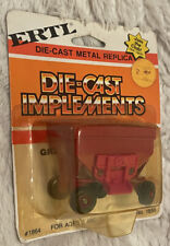 New Ertl Die-cast Implements Gravity Feed Wagon 1864